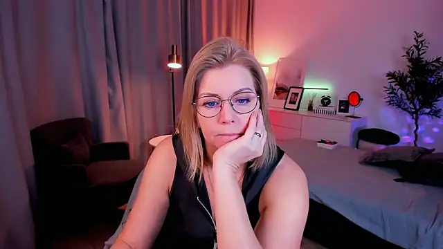 Annie Light online show from 04/17/26, 06:49