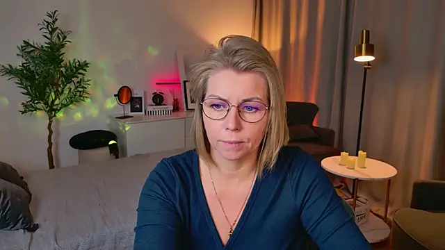 Annie Light online show from 04/27/26, 07:17
