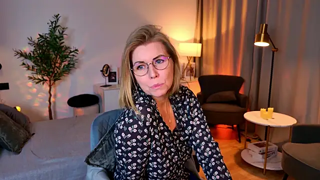 Annie Light online show from 05/19/26, 06:53
