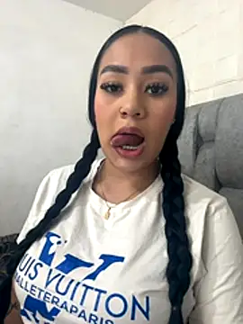 Luisa Fernandaa online show from 10/24/25, 12:08