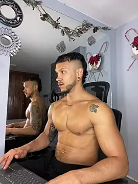 Snapshot of ARON_TAYLER01 chatting on 12/07/24, 12:45 ARON TAYLER01 online show from 12/07/24, 12:45