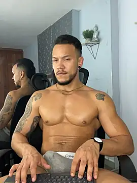 Snapshot of ARON_TAYLER01 chatting on 02/01/25, 03:39 ARON TAYLER01 online show from 02/01/25, 03:39