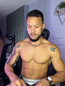 ARON TAYLER01 online show from 11/05/25, 10:26