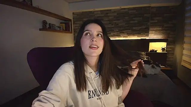 Snapshot of alicewilloww chatting on 10/20/25, 10:43 alicewilloww online show from 10/20/25, 10:43