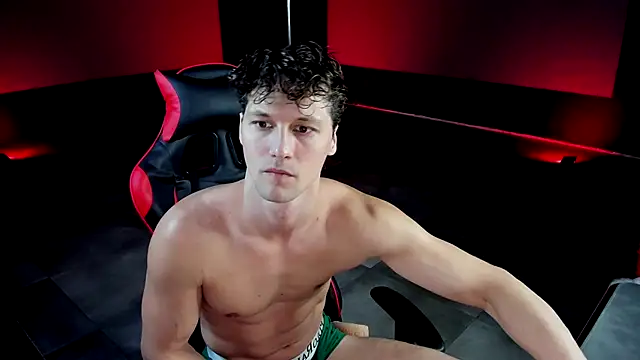 Snapshot of dirty-boss chatting on 09/19/25, 10:05 dirty-boss online show from 09/19/25, 10:05