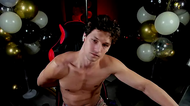 Snapshot of dirty-boss chatting on 10/02/25, 01:18 dirty-boss online show from 10/02/25, 01:18