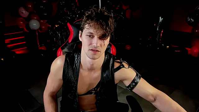 Snapshot of dirty-boss chatting on 10/19/25, 03:01 dirty-boss online show from 10/19/25, 03:01