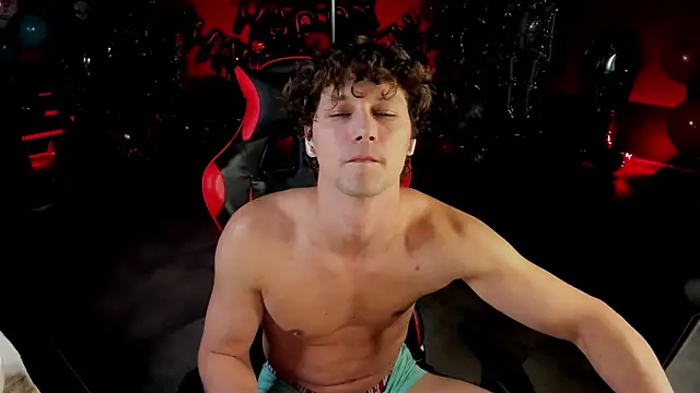 Snapshot of dirty-boss chatting on 11/29/25, 02:47 dirty-boss online show from 11/29/25, 02:47