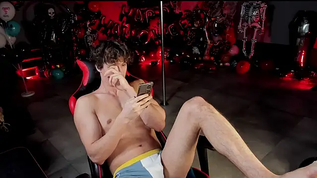 Snapshot of dirty-boss chatting on 12/18/25, 08:42 dirty-boss online show from 12/18/25, 08:42