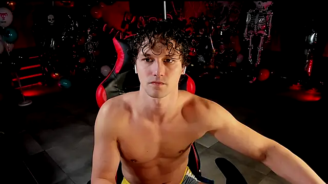 Snapshot of dirty-boss chatting on 12/19/25, 09:27 dirty-boss online show from 12/19/25, 09:27