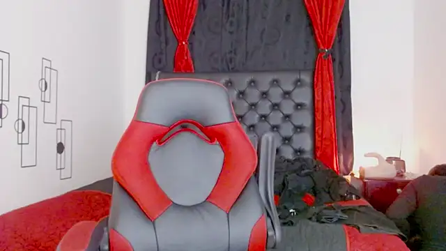 Snapshot of misslombana chatting on 09/14/25, 04:33 misslombana online show from 09/14/25, 04:33