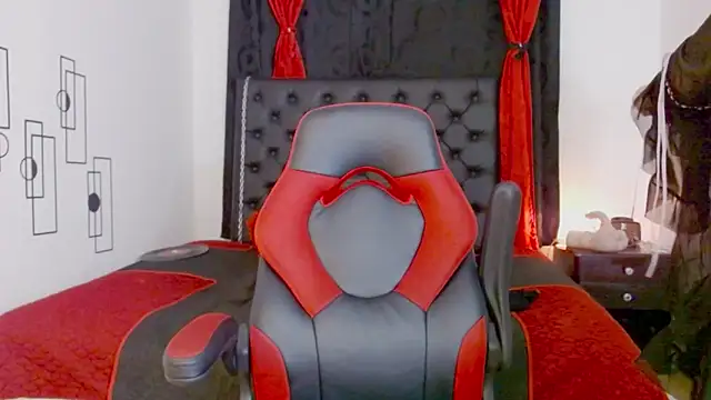 Snapshot of misslombana chatting on 09/18/25, 04:25 misslombana online show from 09/18/25, 04:25