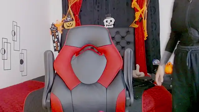 Snapshot of misslombana chatting on 10/07/25, 05:48 misslombana online show from 10/07/25, 05:48