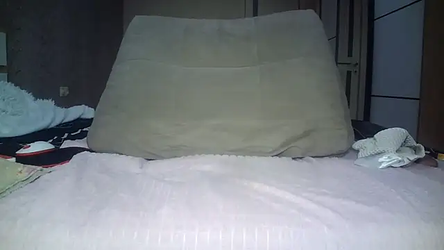 Snapshot of Bella_Netty chatting on 07/14/26, 10:37 Bella Netty online show from 07/14/26, 10:37