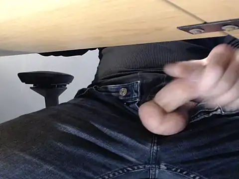 Snapshot of 3lr0nde chatting on 12/02/24, 02:19 3lr0nde online show from 12/02/24, 02:19