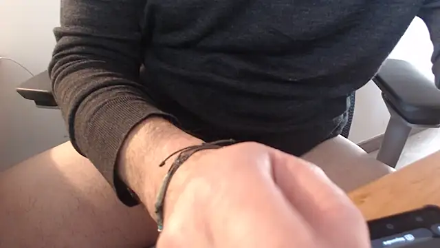 Snapshot of 3lr0nde chatting on 01/18/25, 02:44 3lr0nde online show from 01/18/25, 02:44