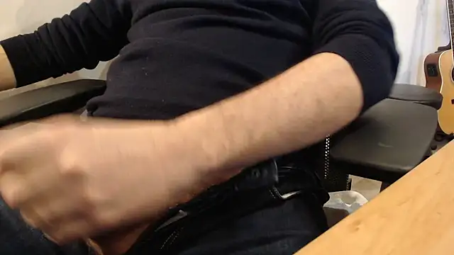 Snapshot of 3lr0nde chatting on 02/06/25, 10:26 3lr0nde online show from 02/06/25, 10:26