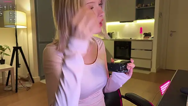 neon demon online show from 09/18/25, 08:33