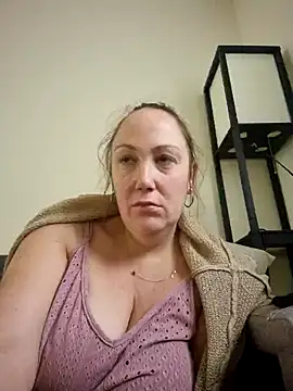 Snapshot of Wisie_Cutie chatting on 12/08/24, 01:03 Wisie Cutie online show from 12/08/24, 01:03