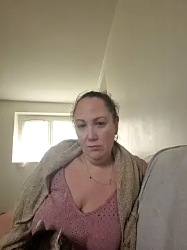 Snapshot of Wisie_Cutie chatting on 12/14/24, 01:49 Wisie Cutie online show from 12/14/24, 01:49