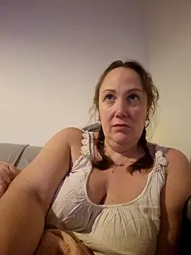 Snapshot of Wisie_Cutie chatting on 12/30/24, 08:47 Wisie Cutie online show from 12/30/24, 08:47