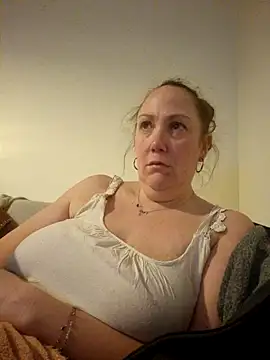 Snapshot of Wisie_Cutie chatting on 02/17/25, 09:52 Wisie Cutie online show from 02/17/25, 09:52