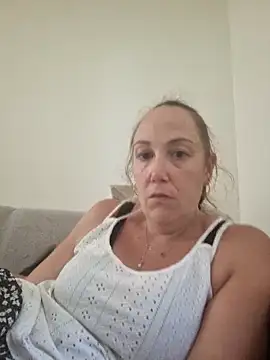 Snapshot of Wisie_Cutie chatting on 09/19/25, 03:45 Wisie Cutie online show from 09/19/25, 03:45