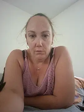 Snapshot of Wisie_Cutie chatting on 09/23/25, 03:26 Wisie Cutie online show from 09/23/25, 03:26