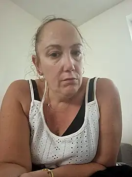 Snapshot of Wisie_Cutie chatting on 09/29/25, 02:33 Wisie Cutie online show from 09/29/25, 02:33