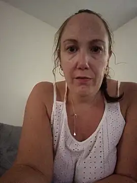 Snapshot of Wisie_Cutie chatting on 10/12/25, 04:50 Wisie Cutie online show from 10/12/25, 04:50