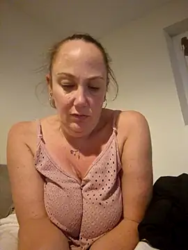 Snapshot of Wisie_Cutie chatting on 10/17/25, 10:56 Wisie Cutie online show from 10/17/25, 10:56