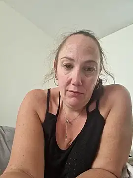 Snapshot of Wisie_Cutie chatting on 10/18/25, 01:12 Wisie Cutie online show from 10/18/25, 01:12