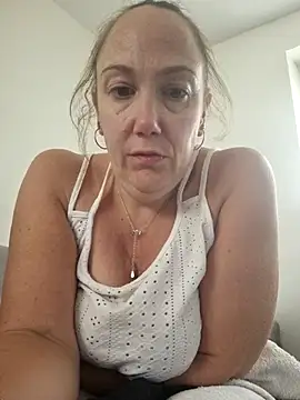 Snapshot of Wisie_Cutie chatting on 10/19/25, 12:06 Wisie Cutie online show from 10/19/25, 12:06