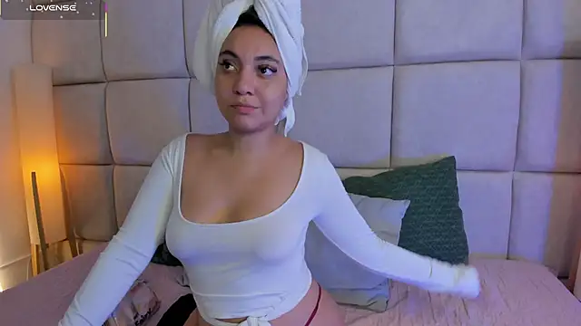 Sooffii 1 online show from 12/16/25, 02:16