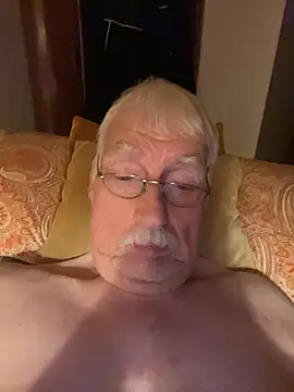 Snapshot of Steffibi1954 chatting on 10/28/25, 02:48 Steffibi1954 online show from 10/28/25, 02:48