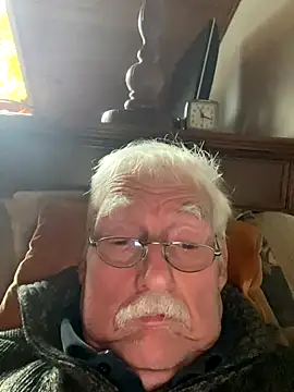 Snapshot of Steffibi1954 chatting on 11/02/25, 10:17 Steffibi1954 online show from 11/02/25, 10:17