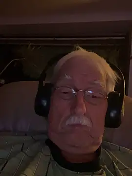 Snapshot of Steffibi1954 chatting on 11/03/25, 06:20 Steffibi1954 online show from 11/03/25, 06:20