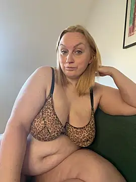 Snapshot of BBW_Nora chatting on 10/21/25, 08:04 BBW Nora online show from 10/21/25, 08:04