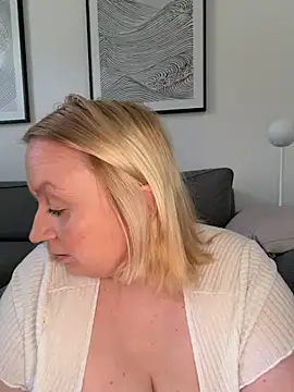 Snapshot of BBW_Nora chatting on 04/18/26, 07:56 BBW Nora online show from 04/18/26, 07:56