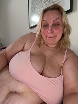 Snapshot of BBW_Nora chatting on 06/17/26, 08:28 BBW Nora online show from 06/17/26, 08:28