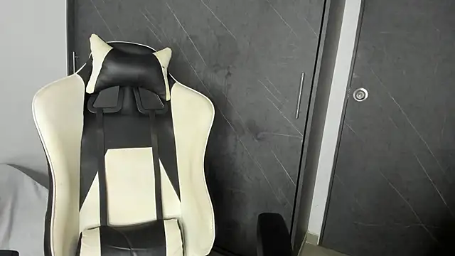 chloe ebony  online show from 04/02/26, 12:52