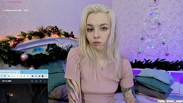 Snapshot of LillyMoure_ chatting on 01/13/25, 04:18 LillyMoure online show from 01/13/25, 04:18