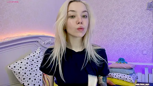 Snapshot of LillyMoure_ chatting on 01/23/25, 11:58 LillyMoure online show from 01/23/25, 11:58