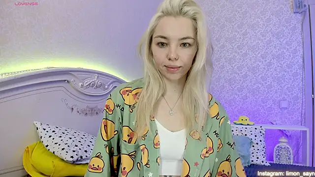 Snapshot of LillyMoure_ chatting on 02/26/25, 11:48 LillyMoure online show from 02/26/25, 11:48