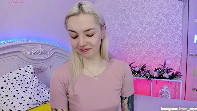 Snapshot of LillyMoure_ chatting on 03/09/25, 11:56 LillyMoure online show from 03/09/25, 11:56