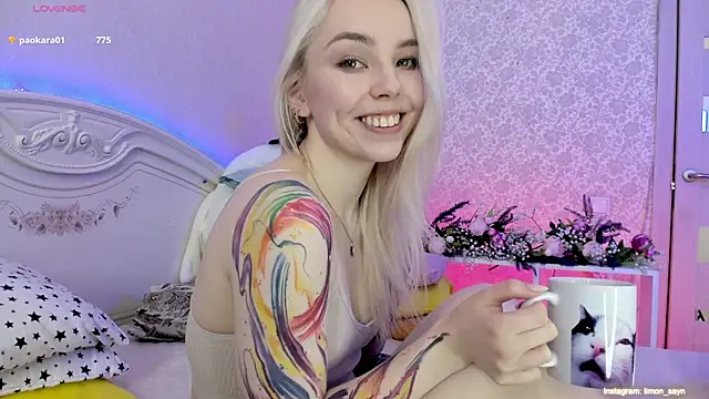 Snapshot of LillyMoure_ chatting on 03/11/25, 03:05 LillyMoure online show from 03/11/25, 03:05