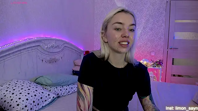 Snapshot of LillyMoure_ chatting on 09/12/25, 01:28 LillyMoure online show from 09/12/25, 01:28