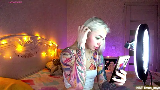 LillyMoure  online show from 03/21/26, 11:41