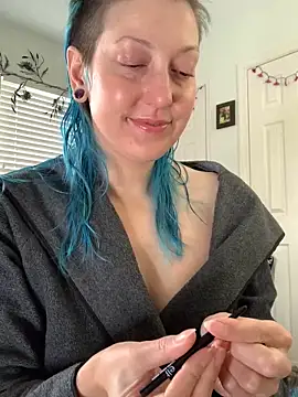 Snapshot of MissCumberdale chatting on 12/19/24, 05:08 MissCumberdale online show from 12/19/24, 05:08