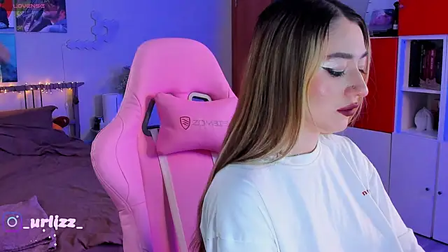 Snapshot of Fiona-Love chatting on 12/08/24, 08:04 Fiona-Love online show from 12/08/24, 08:04